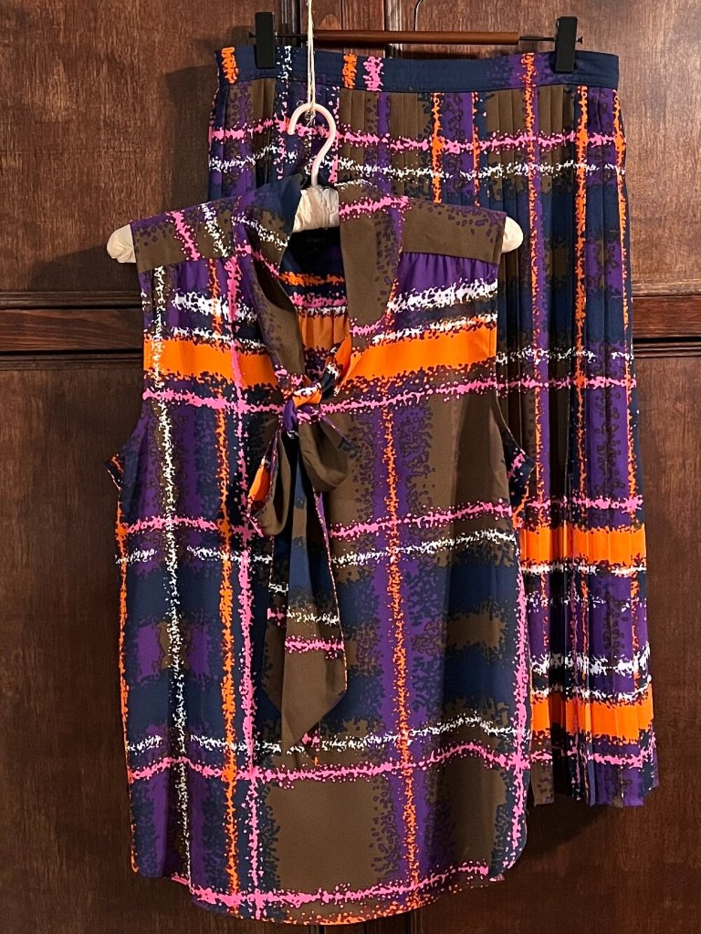 J CREW MULTI COLORED PLEATED SKIRT WITHMATCHING  BLOUSE SIZE M